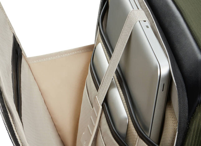 Poche avant facile d'accès